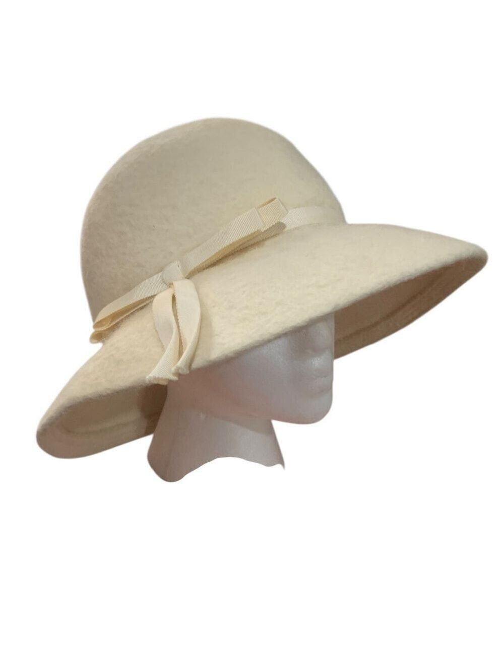 Vntg 60’s Doree of New York soft white faux fur hat with ribbon detail